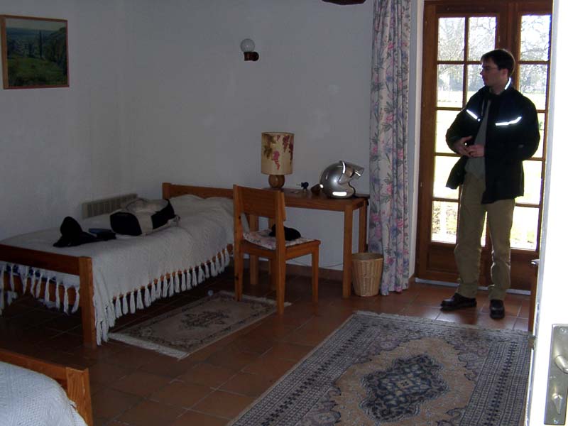 062Tom et son lit.jpg